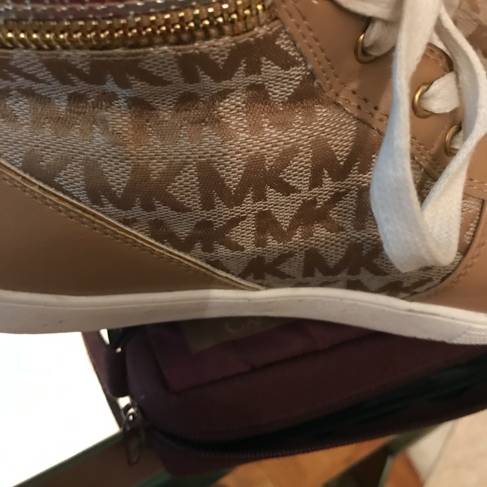 GYM SHOES - Picture 6 of 6